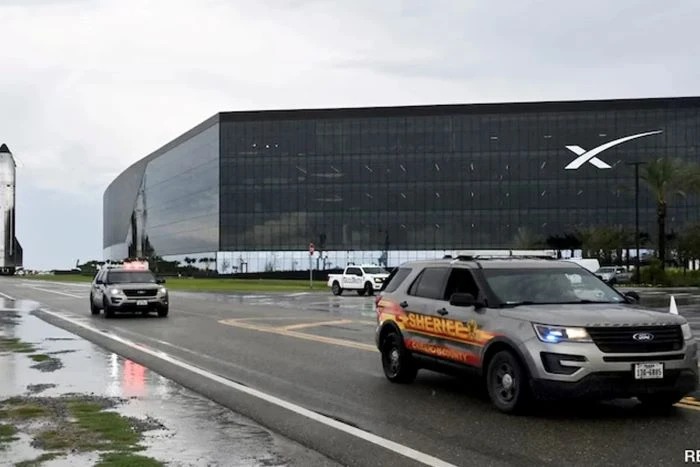 মহাকাশ ও কৃত্রিম বুদ্ধিমত্তা একসঙ্গে আনার সিদ্ধান্ত ইলন মাস্কের