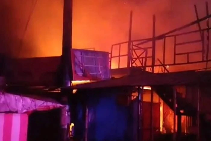 পূর্বাচল নীলা মার্কেটে ভয়াবহ অগ্নিকাণ্ড, পাঁচ দোকান পুড়ে কোটি টাকার ক্ষতি