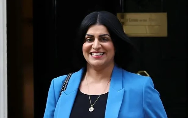 যুক্তরাজ্যের রাজনীতিতে নতুন অধ্যায়: প্রথম মুসলিম প্রধানমন্ত্রী হতে পারবেন কি শাবানা মাহমুদ?