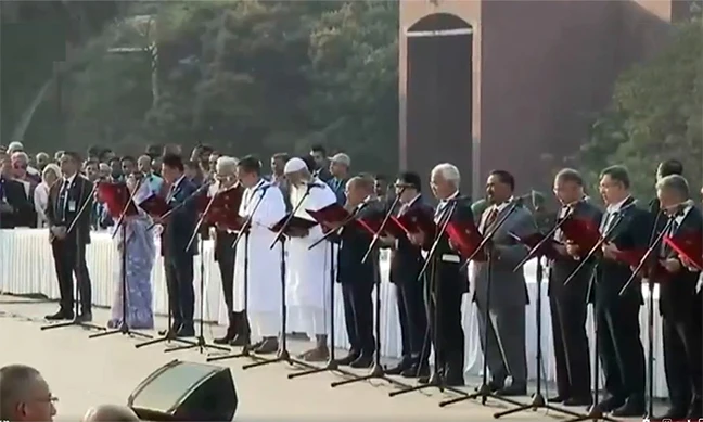 শপথ নিলেন মন্ত্রিপরিষদের ২৫ মন্ত্রী