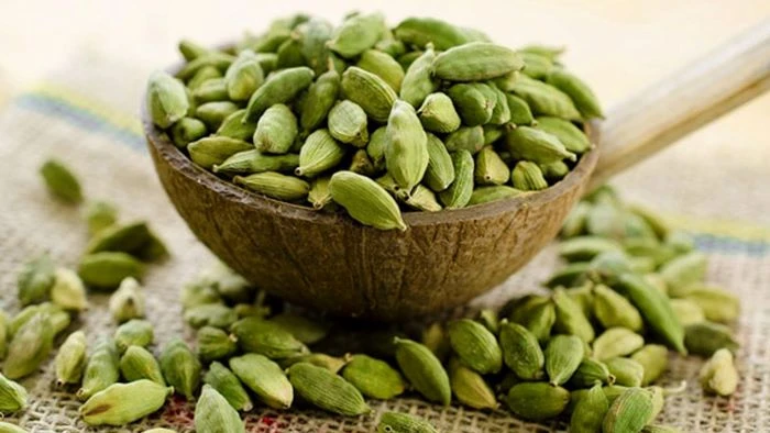 যে ৯ কারণে নিয়মিত অন্তত একটি এলাচ খাবেন!