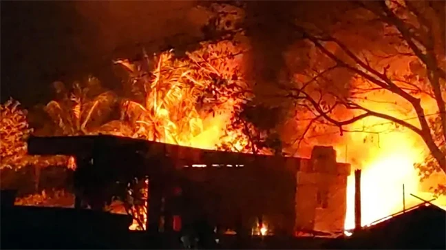 কক্সবাজারে গ্যাস পাম্পে ভয়াবহ অগ্নিকাণ্ড, দগ্ধ ১০