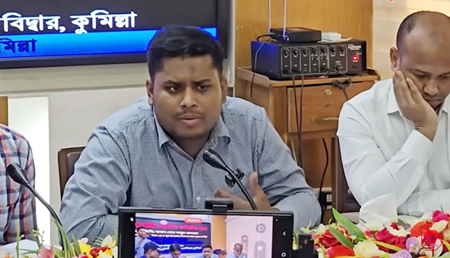 থানায় কোন কোন অফিসার টাকা ছাড়া নড়ে না, ওসিকে জানালেন হাসনাত (ভিডিও)