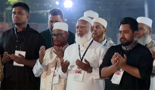 প্রথমবারের মতো শহীদ মিনারে জামায়াত আমির, জানালেন শ্রদ্ধা