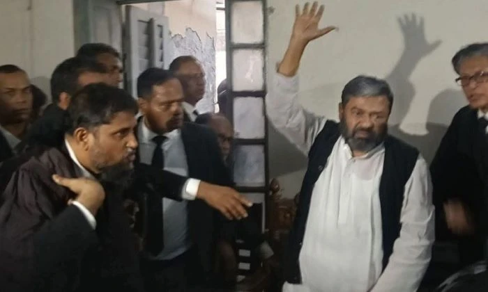 আদালতে আত্মসমর্পণ করে দুই মামলায় জামিন পেলেন আওয়ামী লীগের সাবেক এমপি