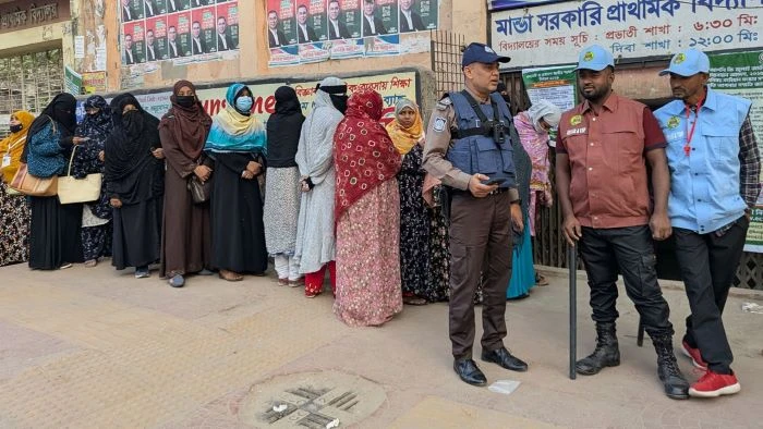 আড়াই ঘণ্টায় ৫১৯ ভোট পড়ল দারুস সালামের দুই কেন্দ্রে