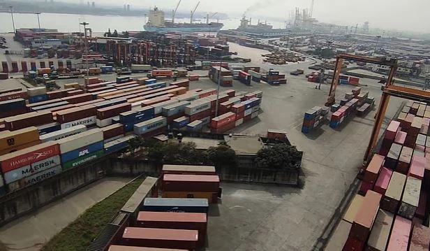 লাগাতার কর্মবিরতিতে চট্টগ্রাম বন্দরে অচলাবস্থা, রমজানের পণ্য সরবরাহ নিয়ে উদ্বিগ্ন ব্যবসায়ীরা