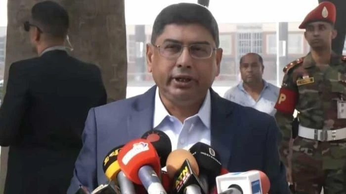 ভোট দিয়ে নির্ভয়ে সবাইকে কেন্দ্রে আসার আহ্বান জানালেন সেনাপ্রধান