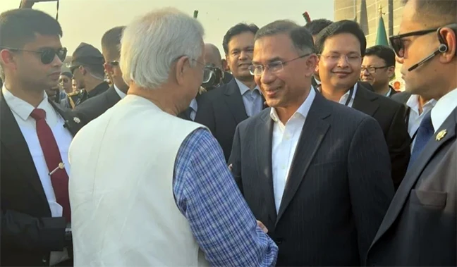 প্রধানমন্ত্রী তারেক রহমানের সঙ্গে ড. ইউনূসের শুভেচ্ছা বিনিময়