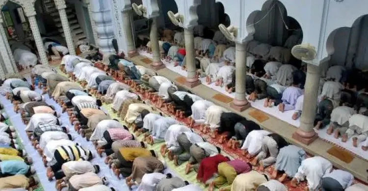 তারাবির নামাজ পড়তে হবে কত রাকাত, ৮ নাকি ২০?