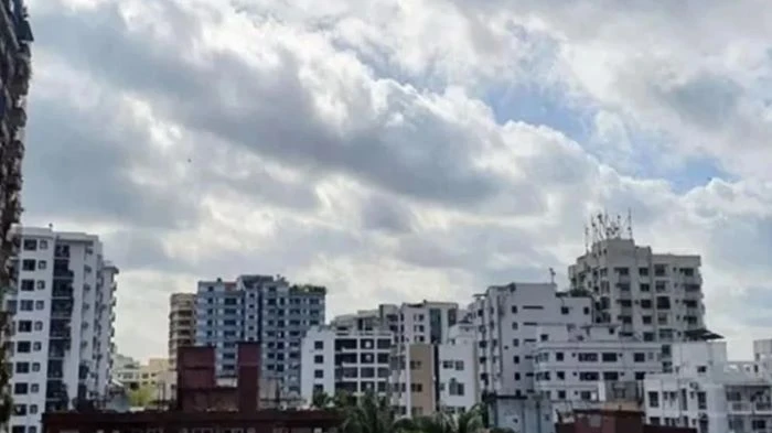 ঢাকার আকাশ আজ আংশিক মেঘলা, দিনের বেলায় ভ্যাপসা গরমের সম্ভাবনা