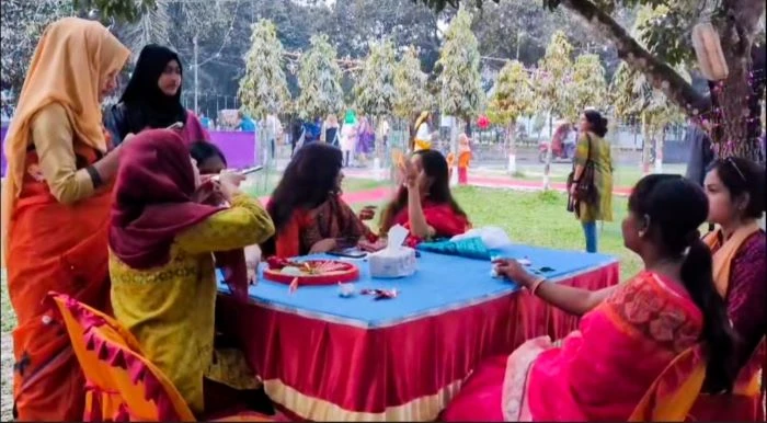 মেহেদী উৎসবে মেতেছে বাংলাদেশ কৃষি বিশ্ববিদ্যালয়