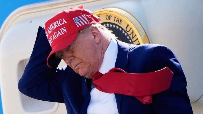 ইরান যুদ্ধে হেরে গেলে ট্রাম্প বেপরোয়া পদক্ষেপ নিতে পারেন: বিশেষজ্ঞদের সতর্কবার্তা