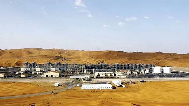 এবার আরব আমিরাতের বৃহত্তম তেলক্ষেত্রে ইরানের ড্রোন হামলা, জ্বলে উঠল আগুন