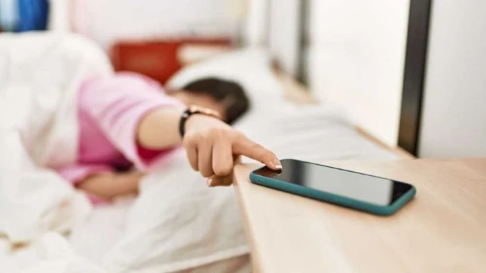 ফোনমুক্ত শোবার ঘর: ক্লান্তি কমে, মনোযোগ বাড়ে