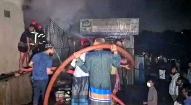 গাজীপুরে কারখানায় আগুন, নিয়ন্ত্রণের ৬ ইউনিট