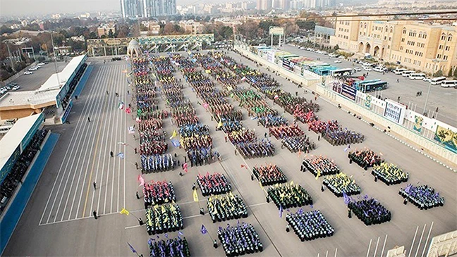 স্থল আক্রমণ ঠেকাতে ব্যাপক প্রস্তুতি, ইরানে লাখো যোদ্ধার সমাবেশ