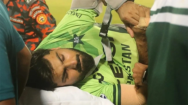 গুরুতর আহত পাকিস্তানি ফিল্ডার, নেওয়া হলো হাসপাতালে