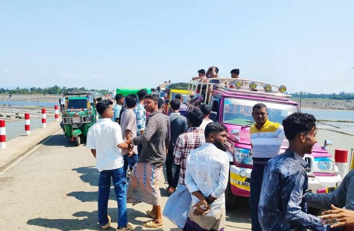 টেকনাফে ট্যুরিস্ট জিপ-মোটরসাইকেল সংঘর্ষে যুবক নিহত