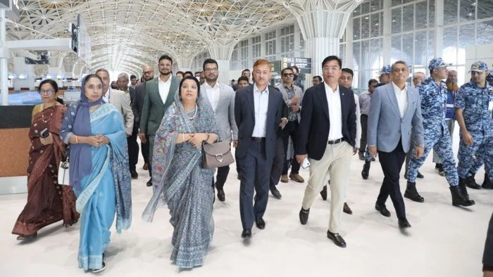 বিমানবন্দরে প্রবাসীদের ‘স্যার’ সম্বোধনের আহ্বান প্রতিমন্ত্রীর