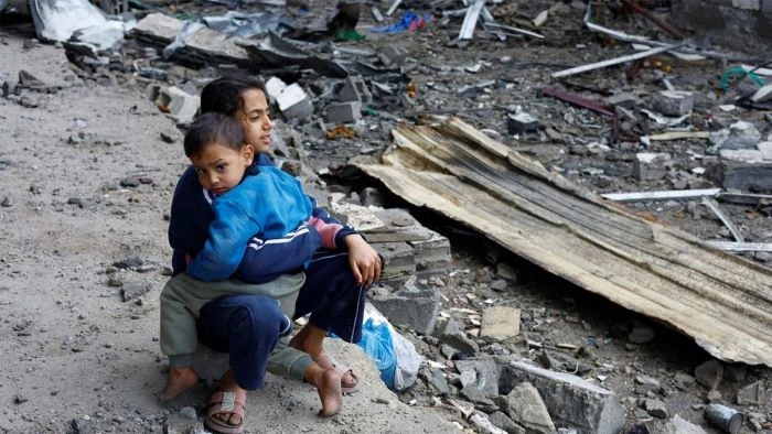 গাজায় ইসরাইলি বিমান হামলায় ৯ পুলিশসহ ১৩ জনের মৃত্যু