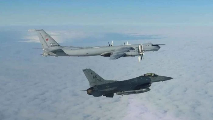 যুক্তরাষ্ট্রের আকাশসীমা ঘেঁষে হঠাৎ রাশিয়ান সামরিক বিমান শনাক্ত