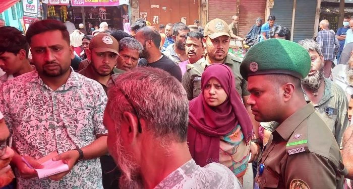 আদমদীঘিতে অতিরিক্ত দামে মাংস বিক্রি, ৬ দোকানিকে জরিমানা