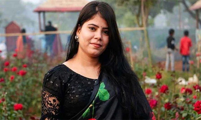 ঈদে বেনারশি শাড়ী পড়া হলো না গৃহবধূ মুক্তা আক্তারের