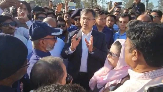 কক্সবাজার সমুদ্র সৈকতের অবৈধ স্থাপনা উচ্ছেদকৃত স্থান পরিদর্শন করে কঠোর নির্দেশ দিয়েছেন : স্বরাষ্ট্রমন্ত্রী