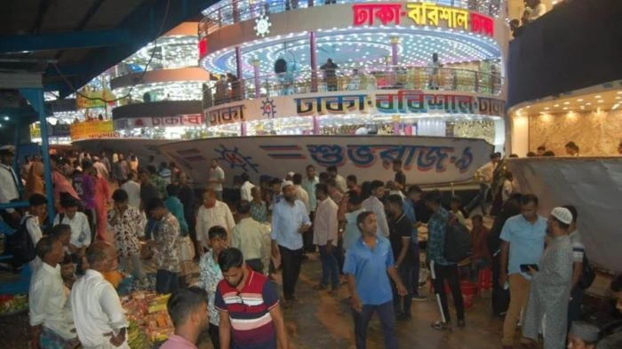 সরকারি সিদ্ধান্তের আগেই বরিশাল রুটে লঞ্চ ভাড়া ২০০ টাকা পর্যন্ত বেড়েছে