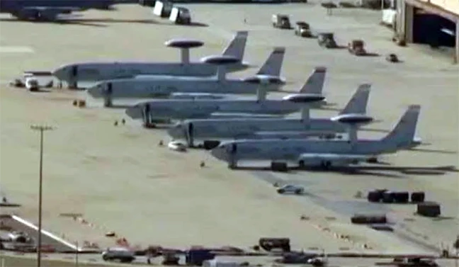 ইরান হামলা চালালো পারস্য উপসাগরে: মার্কিন বিমানঘাঁটিতে সর্বাধুনিক যুদ্ধবিমান ধ্বংসের দাবি