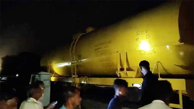 তেলবাহী ট্রেন লাইনচ্যুত, সিলেটের সঙ্গে সারাদেশের রেল যোগাযোগ বন্ধ