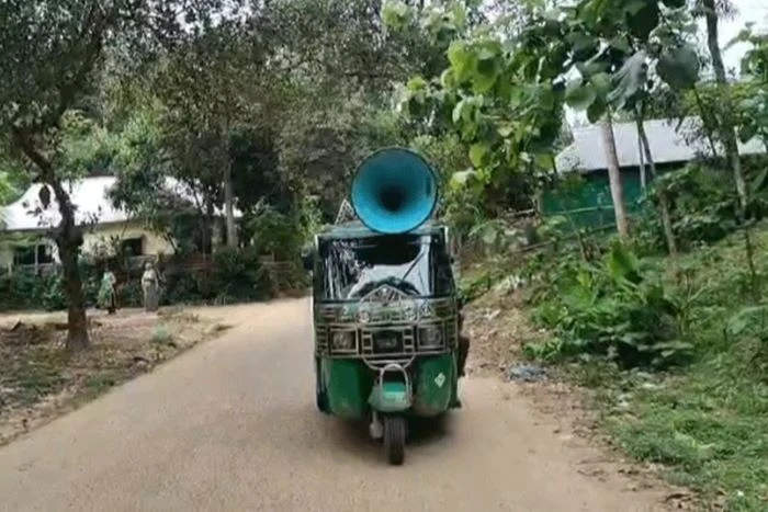 কসবা সীমান্তে অনুপ্রবেশ ঠেকাতে বিজিবির মাইকিং