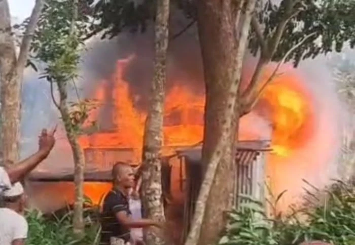 লক্ষ্মীপুরে আগুন নিয়ে টিকটক ভিডিও বানানোর সময় পুড়ে ছাই হলো বসতঘর