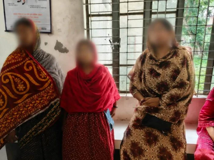 উজিরপুর স্বাস্থ্য কমপ্লেক্সে ৩ দালালের কারাদণ্ড