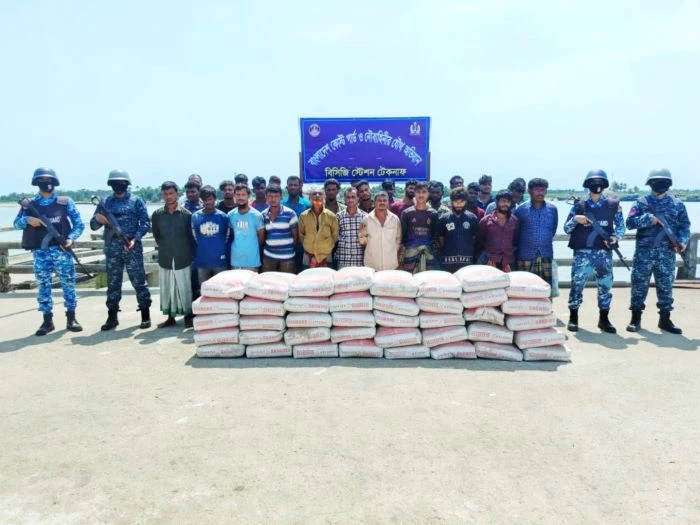 মিয়ানমারে পাচারকালে ২ হাজার ৪০০ বস্তা সিমেন্ট জব্দ, আটক ৩৩