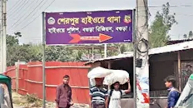 একই মোটরসাইকেলে পরিবারের ৩ জন, দুর্ঘটনায় বাবা-মেয়ের মৃত্যু