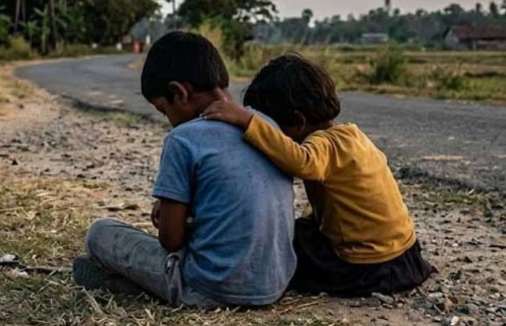 রাস্তার পাশে কাঁদতে থাকা দুই শিশু উদ্ধার, মা ও সৎ বাবা গ্রেপ্তার