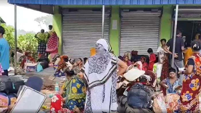 পশ্চিমবঙ্গে ‘হোল্ডিং সেন্টার’ চালুর পর সীমান্তে বাংলাদেশি নাগরিকদের ভিড়, আতঙ্কে ফিরতে চাইছেন অনেকে