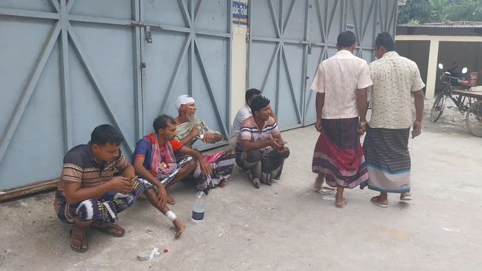চাঁপাইনবাবগঞ্জে মাদককে কেন্দ্র করে দুই পক্ষের সংঘর্ষে একজন নিহত, আহত ২০