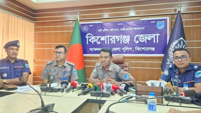কিশোরগঞ্জের হাওরে নৌকায় ডাকাতি: ডাকাত দলের ৩ সদস্য গ্রেপ্তার 