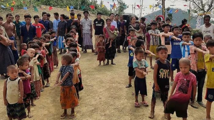 নৌকা চালিয়ে শিক্ষকদের বেতন, প্রধানমন্ত্রীর নির্দেশে জাতীয়করণ হচ্ছে তিন্দু বিদ্যালয়