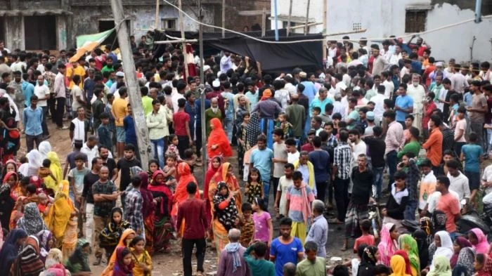 মুখে দাড়ি থাকায় ‘জয় শ্রী রাম’ স্লোগানে বাধ্য : ভারতে মুসলিম ফেরিওয়ালাকে কুড়াল দিয়ে কুপিয়ে হত্যা