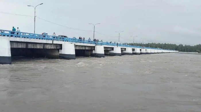 উজানের ঢল ও বৃষ্টিতে তিস্তার পানি বিপৎসীমার ওপরে, বন্যার শঙ্কা
