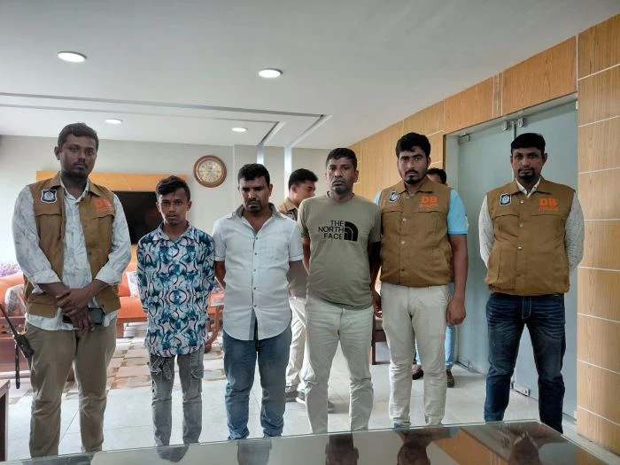 নওগাঁয় ‘শয়তানের নিঃশ্বাস’ আতঙ্ক, ডিবির জালে চক্রের ৩ সদস্য