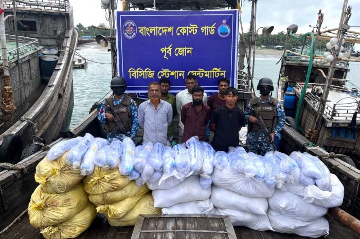সেন্টমার্টিনে ৩২ কোটি টাকার অবৈধ কারেন্ট জাল জব্দ, আটক ৬