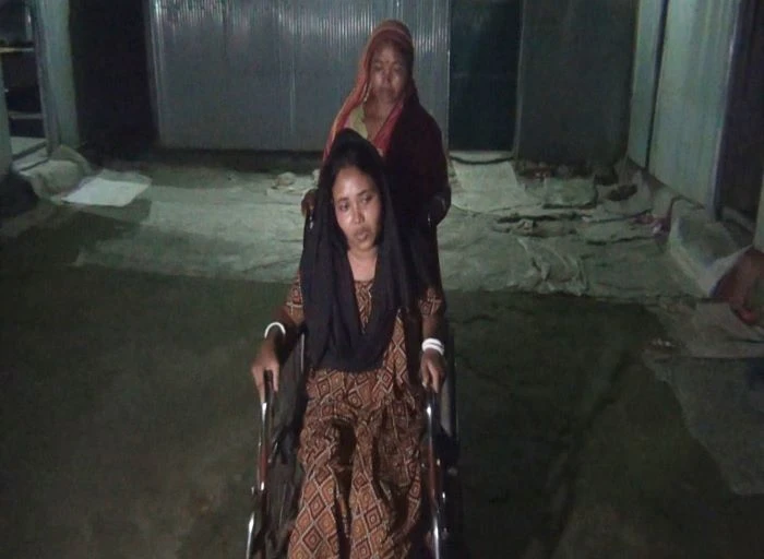‎যৌতুকের জন্য গৃহবধূর দু’পা ভেঙে দিল পাষণ্ড স্বামী, সন্তান পাচারের চেষ্টাকালে স্বামী আটক