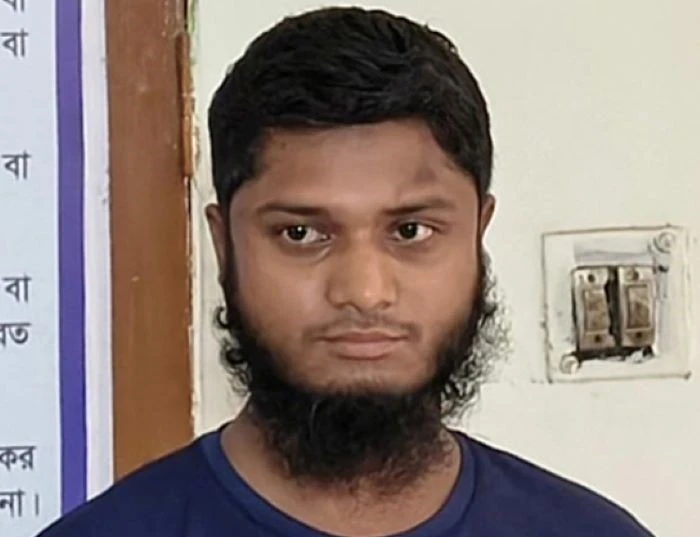 আদিতমারীতে গৃহবধূকে ধর্ষণের অভিযোগে মাদরাসা শিক্ষক গ্রেফতার