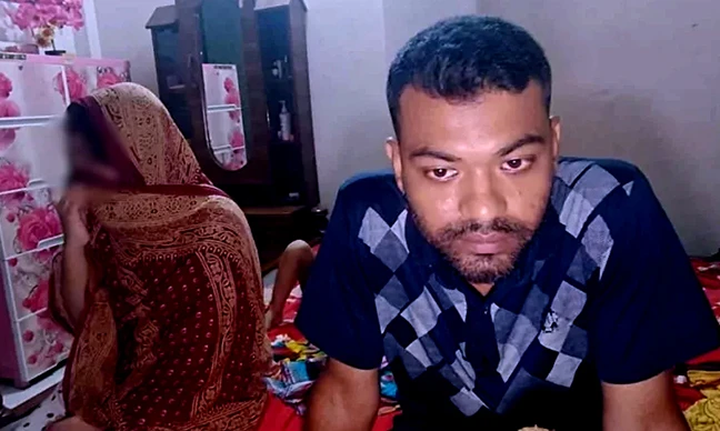 আপত্তিকর অবস্থায় প্রবাসীর স্ত্রীর ঘরে আটক পুলিশ সদস্য
