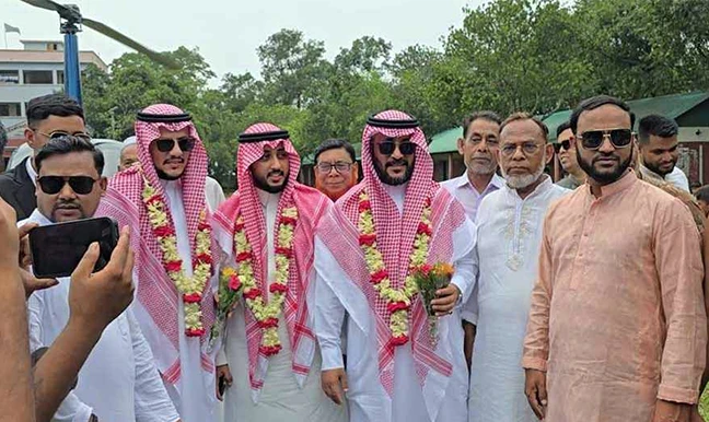 প্রবাসী কর্মীর বিয়েতে সৌদি মালিকের চমক, হেলিকপ্টারে আগমন